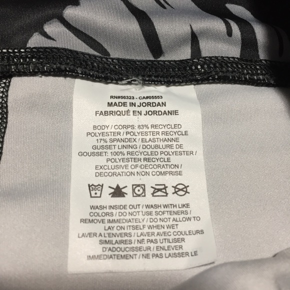 Nike Dri Fit Floral Crop Capri Leggings Women’s L Black Gray (Inseam 20) - Picture 10 of 10